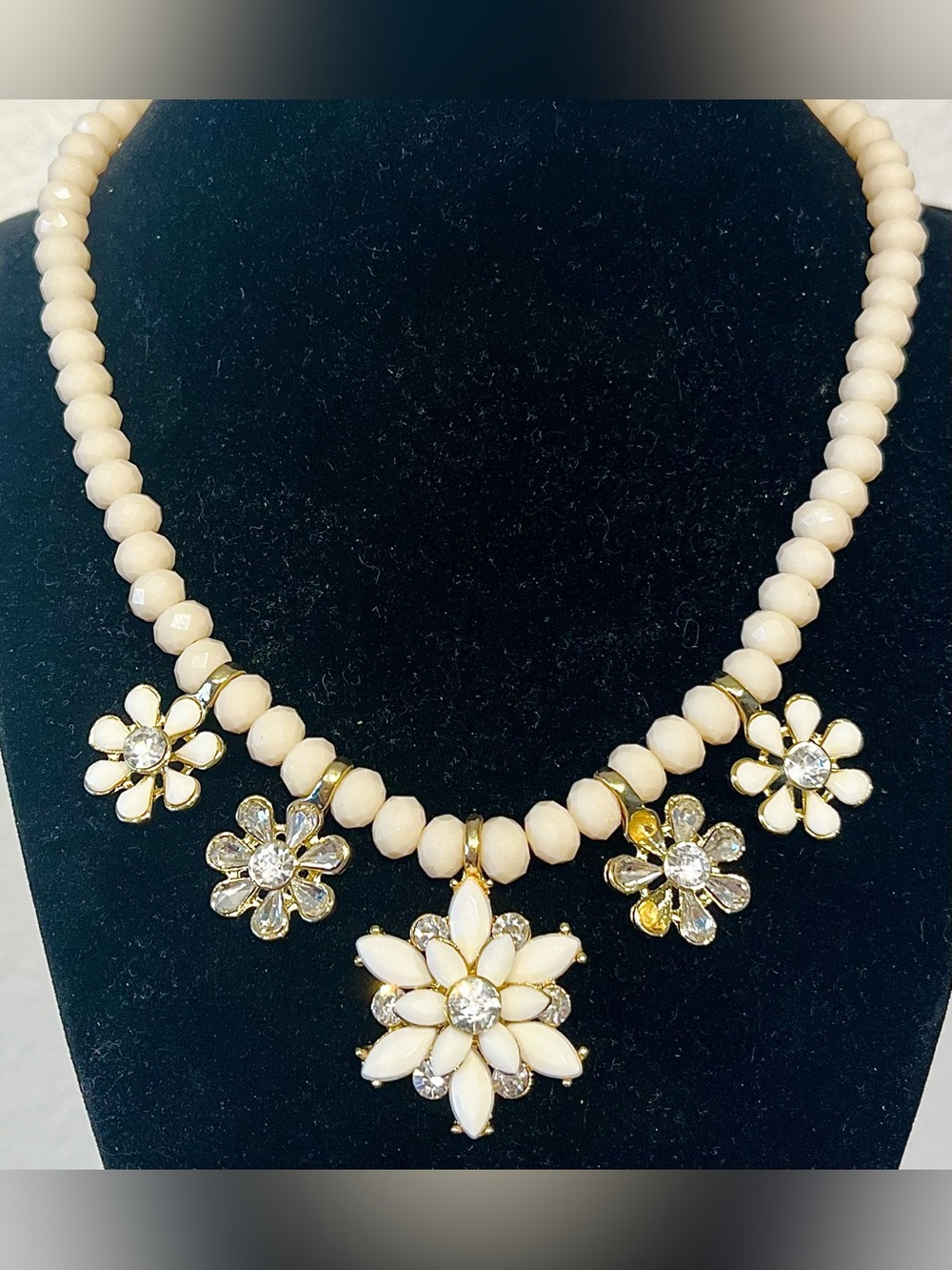 Vintage Beaded Ivory Floral Pendant Necklace